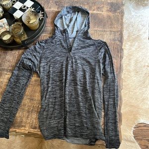 Men’s gray Heather Lululemon quarters zip gently used with hood